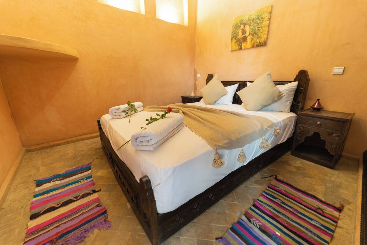 Habitación doble | Ropa de cama de alta calidad, cunas gratuitas y wifi gratis
