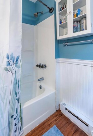 Hair dryer, towels, soap, shampoo - Ricketts Creekside Cabin - WIFI, grill, hammock, creek (Sweet Valley)