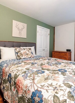 2 chambres, fer et planche à repasser, lit parapluie, Wi-Fi gratuit