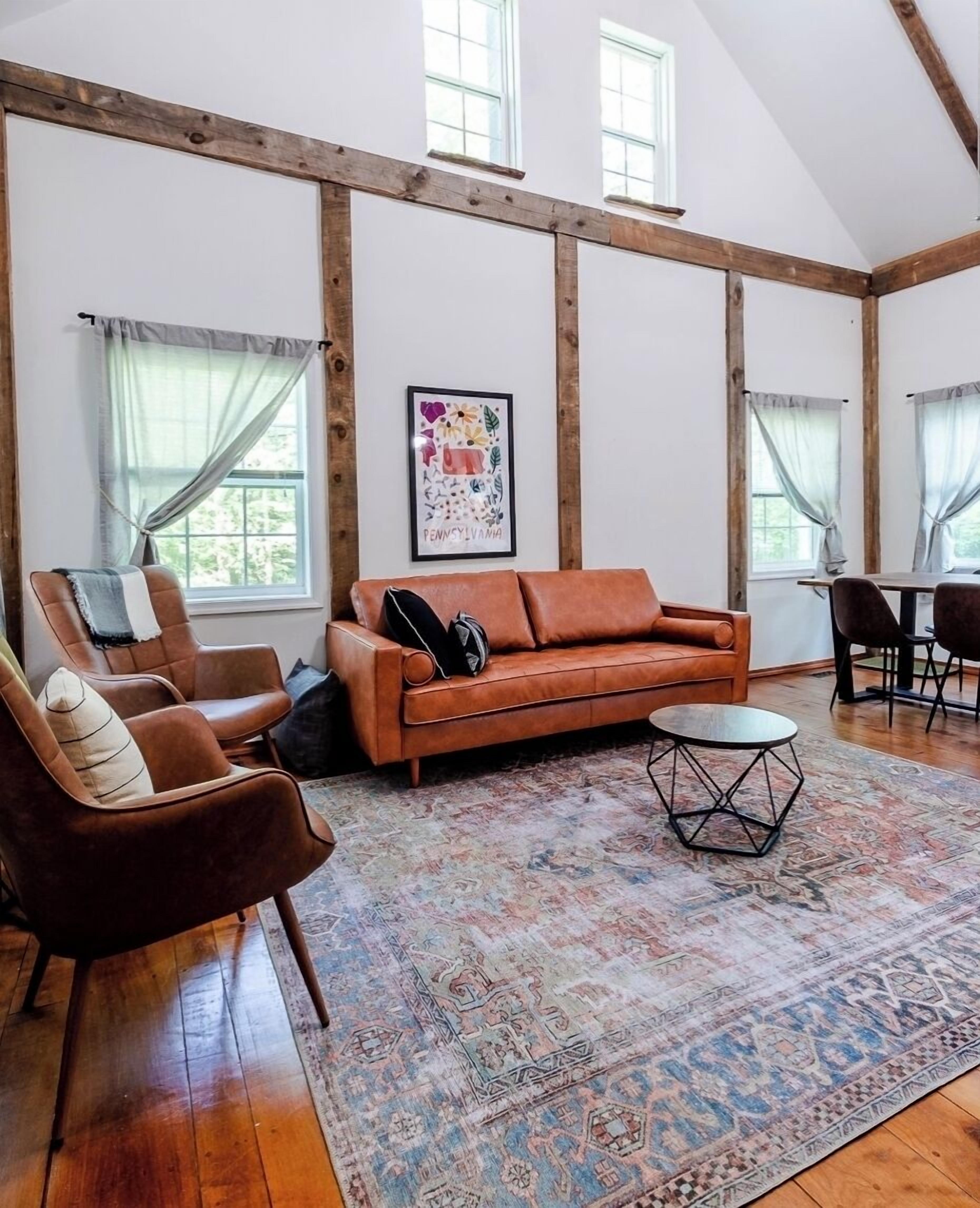 Smart TV, books, stereo