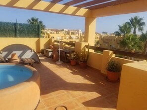 Outdoor spa tub - Luminoso Atico Puerto Rey-vera (AN)