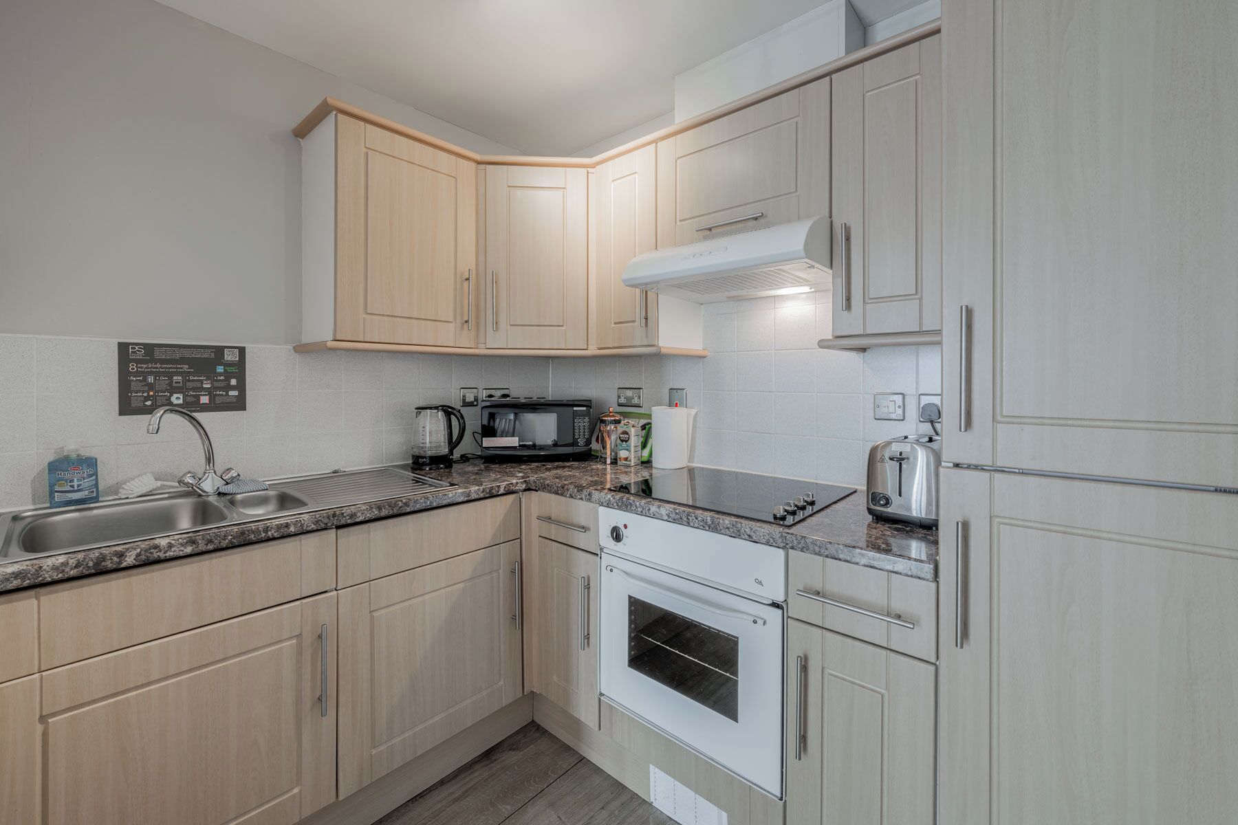 雪櫃、微波爐、焗爐、爐具