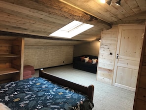 1 bedroom, bed sheets