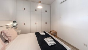 2 間睡房、房內夾萬、熨斗/熨衫板、免費 Wi-Fi