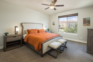 3 habitaciones, espacio para trabajar con laptop y cortinas blackout 