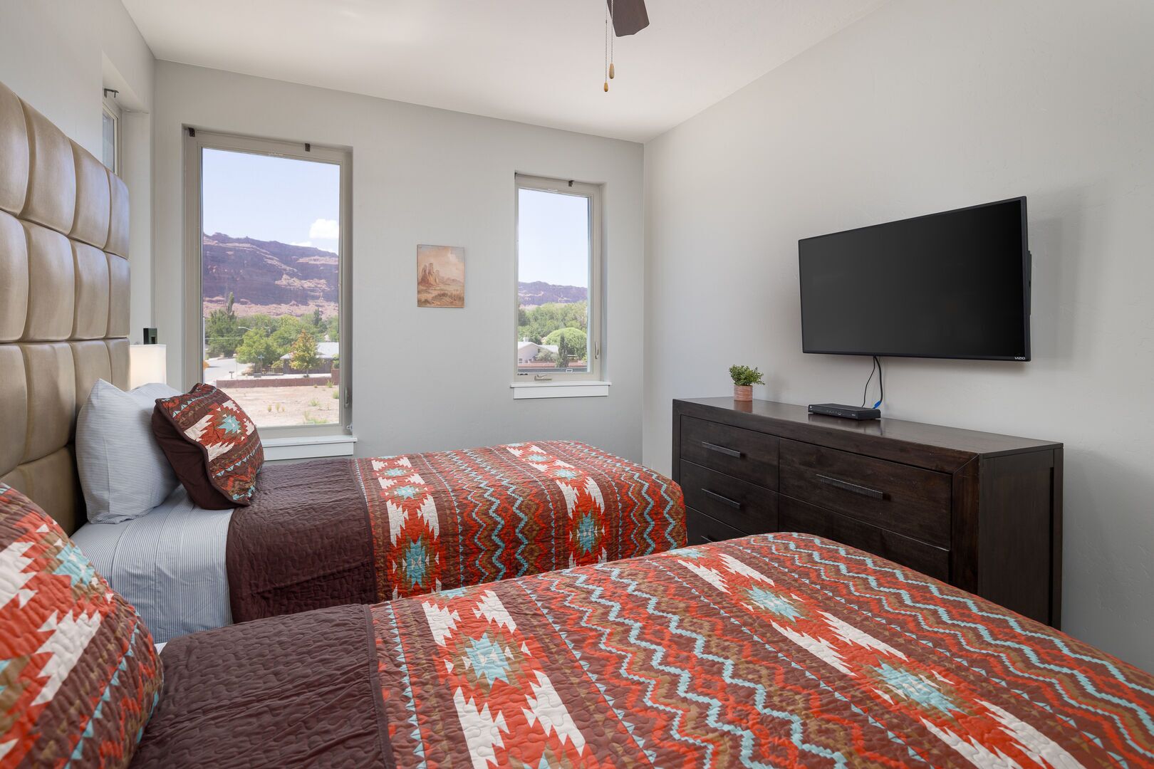 Luxury House, 3 Bedrooms, Patio, Mountain View