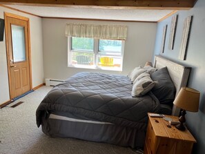 2 bedrooms, WiFi, bed sheets - The Tiki Bar on Prairie Lake (Chetek)