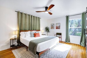 3 Schlafzimmer, Schreibtisch, Bügeleisen/Bügelbrett, Reisekinderbett