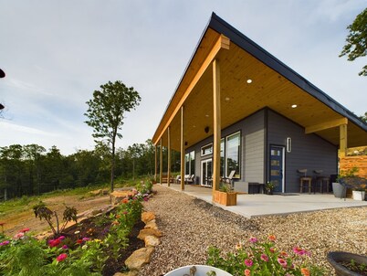 Beautiful modern cabin on top of the mountain with stunning sunset views.
