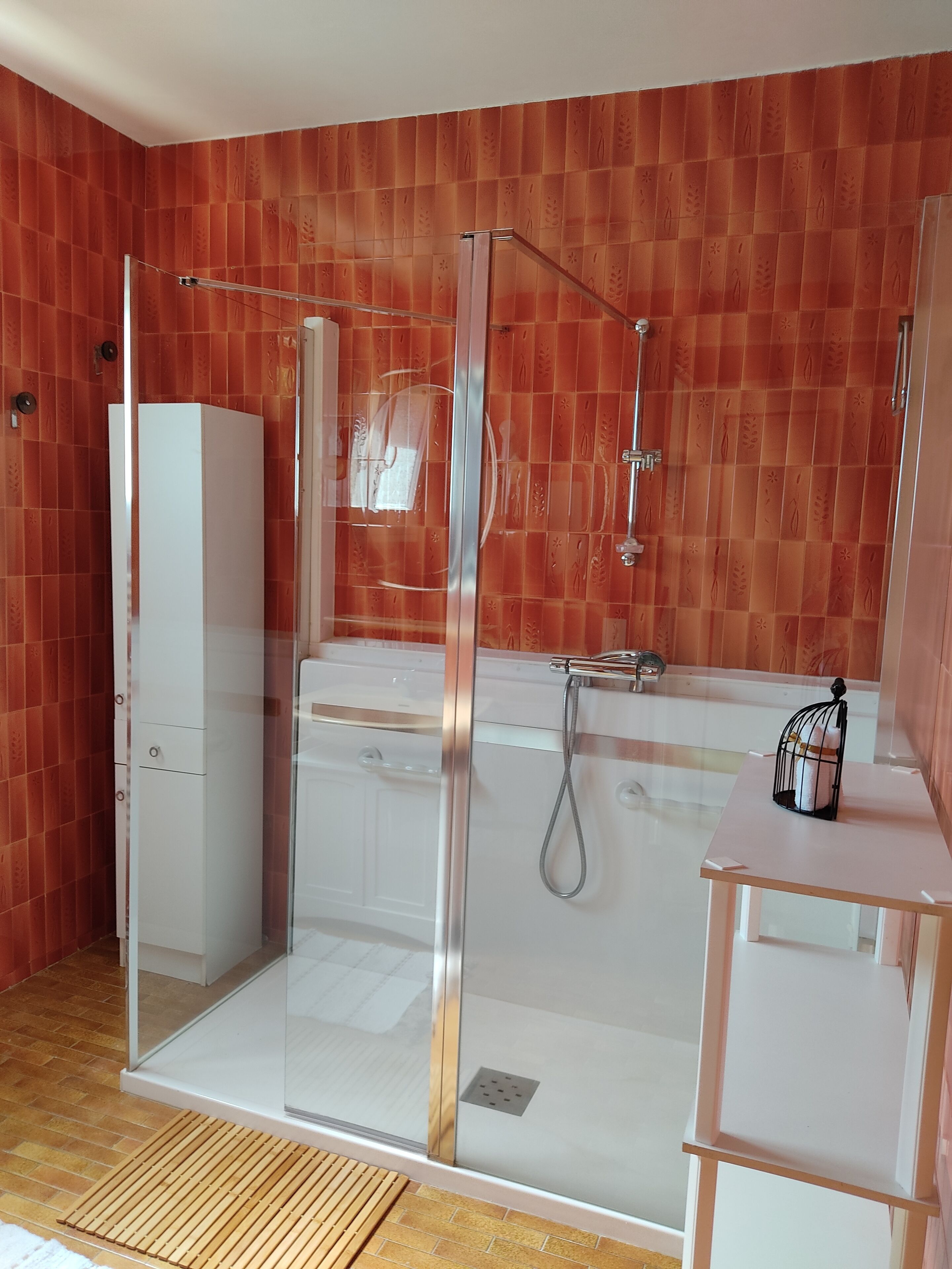 Douche, serviettes fournies