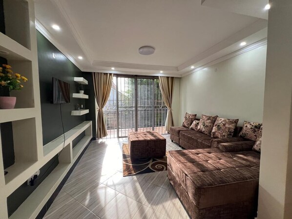 Smart TV - Del Cielo Apartment Hotel Entebbe (Entebbe)