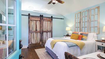 1 makuuhuone, työpöytä, silitysrauta/-lauta, Wi-Fi