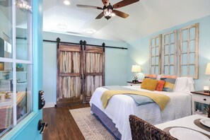 1 makuuhuone, työpöytä, silitysrauta/-lauta, Wi-Fi