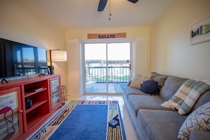 Smart TV, fireplace - The Sleepy Manatee (St. Augustine)