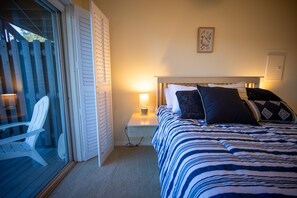 1 bedroom, iron/ironing board, free WiFi, bed sheets - The Sleepy Manatee (St. Augustine)