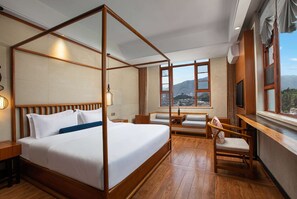 Room, 1 King Bed, Non Smoking, Lake View - Days Inn By Wyndham Dali Erhai Park (Dali)