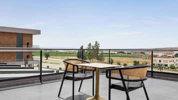 Hypo-allergenic bedding, minibar, in-room safe, desk