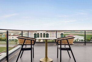 Hypo-allergenic bedding, minibar, in-room safe, desk