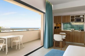 Suite estudio, no fumadores, vistas al mar ( Lateral Seaview) | Vistas desde la habitación