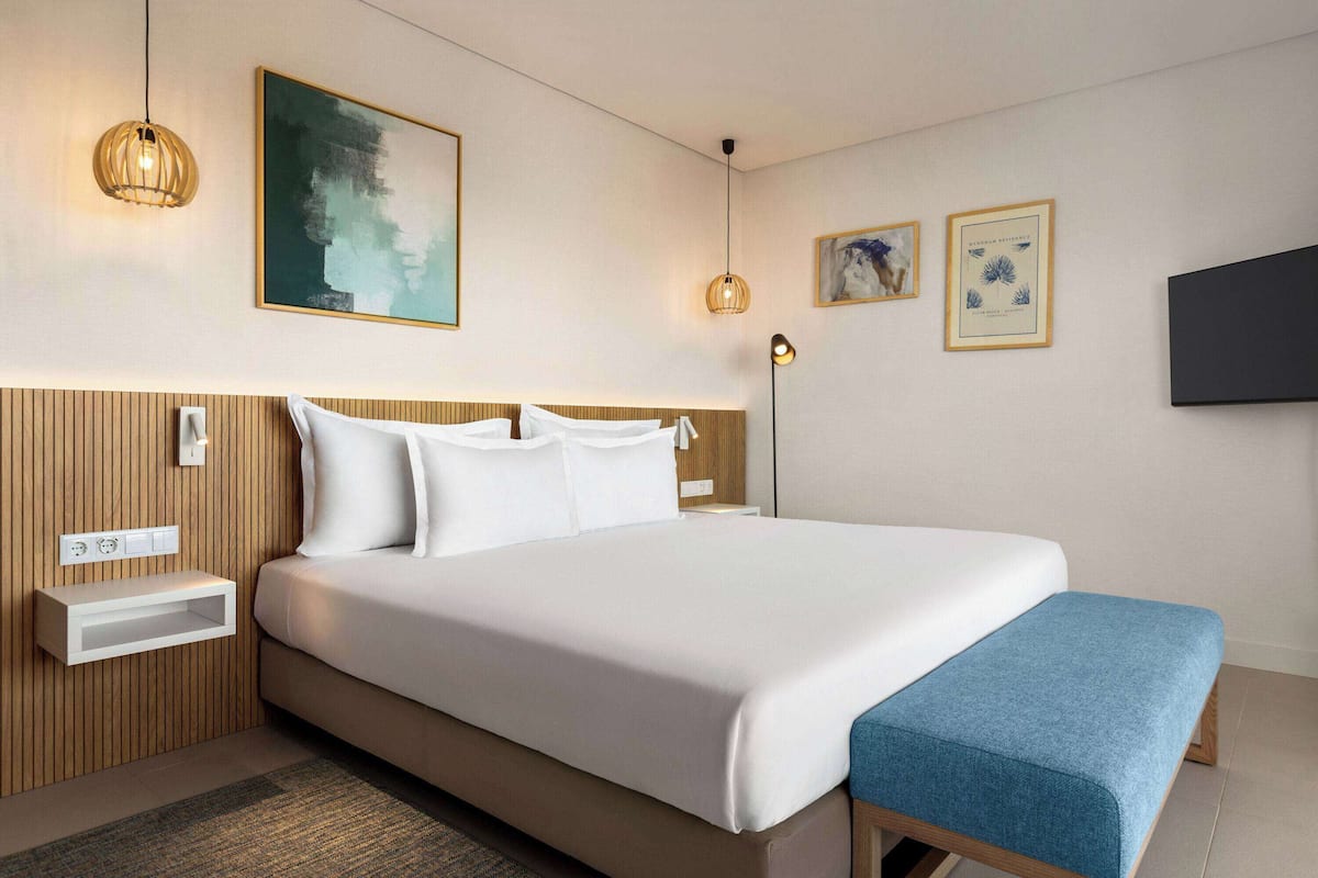 Allergikerbettwaren, Betten mit Memory-Foam-Matratzen, Zimmersafe