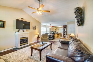 TV, fireplace - Pigeon Forge Home w/ Screened Porch, 3 Mi to Town! (Pigeon Forge)