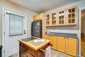 Interior - Pigeon Forge Home w/ Screened Porch, 3 Mi to Town! (Pigeon Forge)