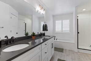 Shower, jetted bath, hair dryer, towels