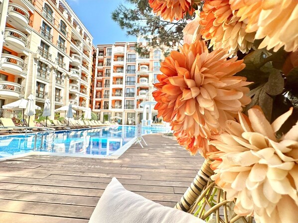 Outdoor pool - Menada Harmony Palace Delux Apartment (Sunny Beach)