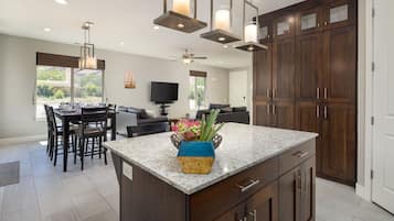 Luxury House, Multiple Bedrooms, Non Smoking, Mountain View | Private kitchen | Full-size fridge, microwave, oven, stovetop
