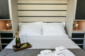 Apartament | 1 dormitori, decoració individual, wifi gratuïta i roba de llit