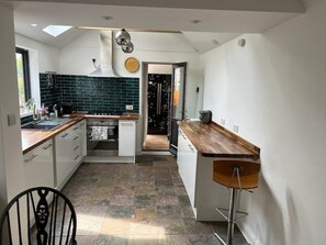 Private kitchen - Divers Cottage - Central Whitstable (whitstable)