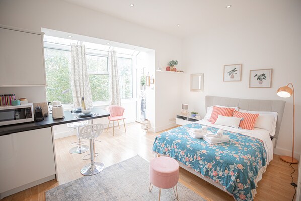 1 chambre, bureau, fer et planche à repasser, Wi-Fi gratuit