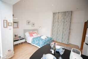 1 bedroom, desk, iron/ironing board, free WiFi