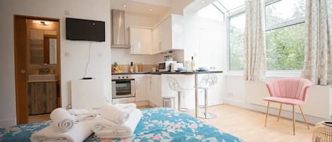 1 bedroom, desk, iron/ironing board, free WiFi
