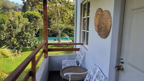 Departamento ejecutivo, varias camas, en el área del jardín | Área de sala de estar | Smart TV, Netflix y servicios de streaming 