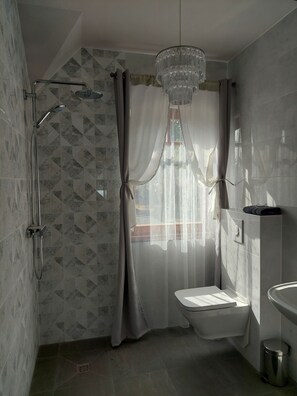 Bruser, håndklæder, Sæbe, Toiletpapir