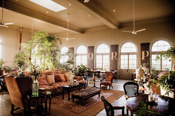 Se sirven desayunos, comidas y cenas