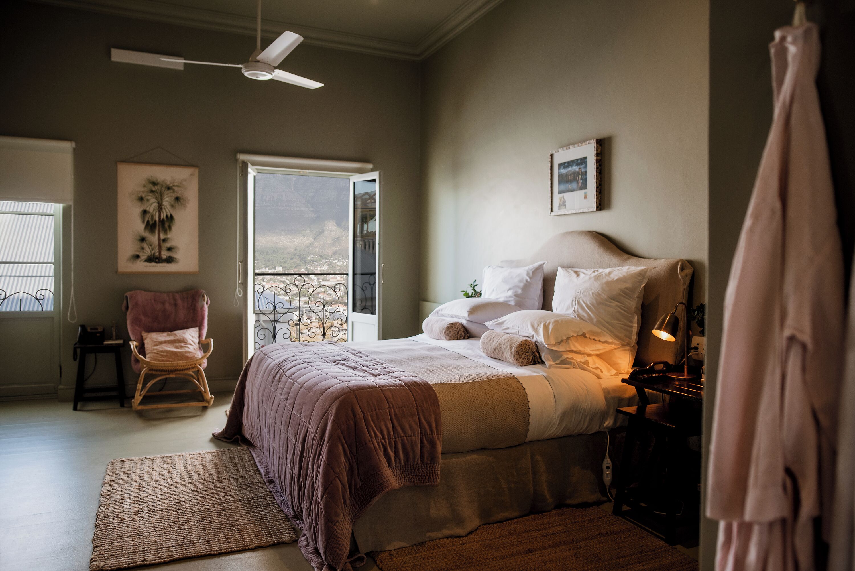 Classic Suite | Hypoallergeen beddengoed, individueel gedecoreerd, een bureau