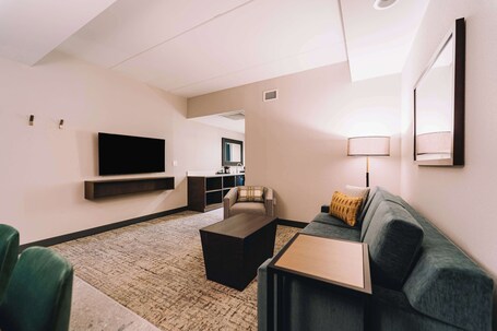 Embassy Suites By Hilton Gatlinburg Resort - Image 37