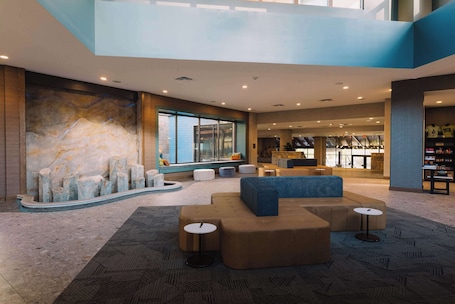 Lobby. Embassy Suites By Hilton Gatlinburg Resort