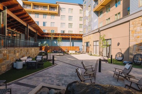 Embassy Suites By Hilton Gatlinburg Resort - Image 58