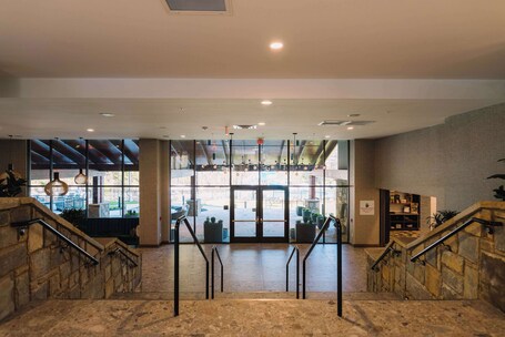 Embassy Suites By Hilton Gatlinburg Resort - Image 40