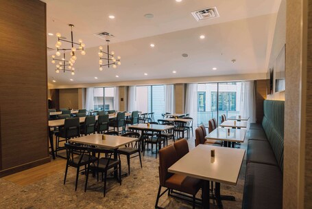 Embassy Suites By Hilton Gatlinburg Resort - Image 63