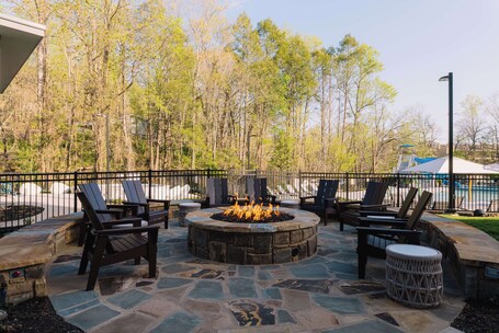 Embassy Suites By Hilton Gatlinburg Resort - Image 2