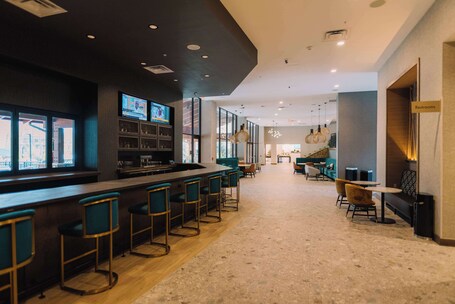 Embassy Suites By Hilton Gatlinburg Resort - Image 12