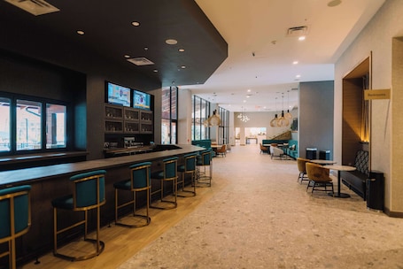 Restaurant. Embassy Suites By Hilton Gatlinburg Resort