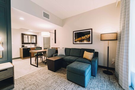 Embassy Suites By Hilton Gatlinburg Resort - Image 35