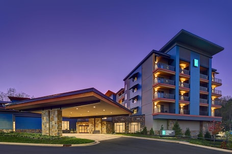 Exterior. Embassy Suites By Hilton Gatlinburg Resort