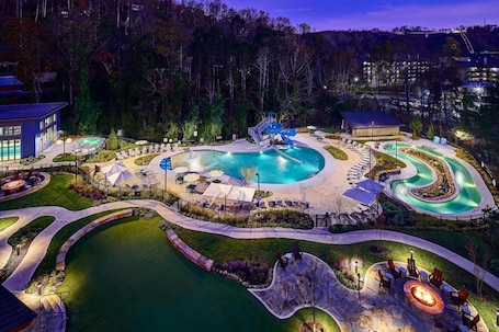 Indoor pool, seasonal outdoor pool, pool umbrellas, sun loungers. Embassy Suites By Hilton Gatlinburg Resort