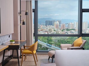 Kamar Deluks, 1 Tempat Tidur King | Brankas dan Wi-Fi gratis